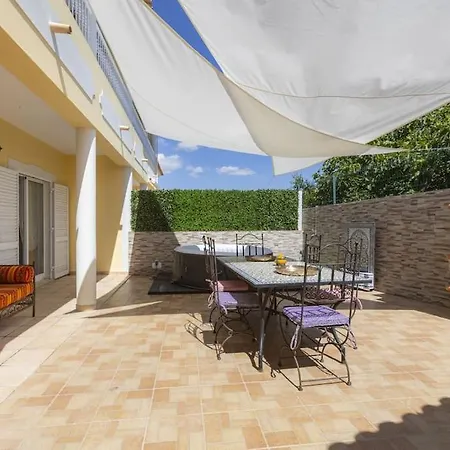 Riad Latifa - Authentic Riad With Jacuzzi In Villa Albufeira